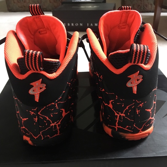 🔴🔴SOLD🔴🔴Nike foamposite one lava gs size 7 - Picture 4 of 5